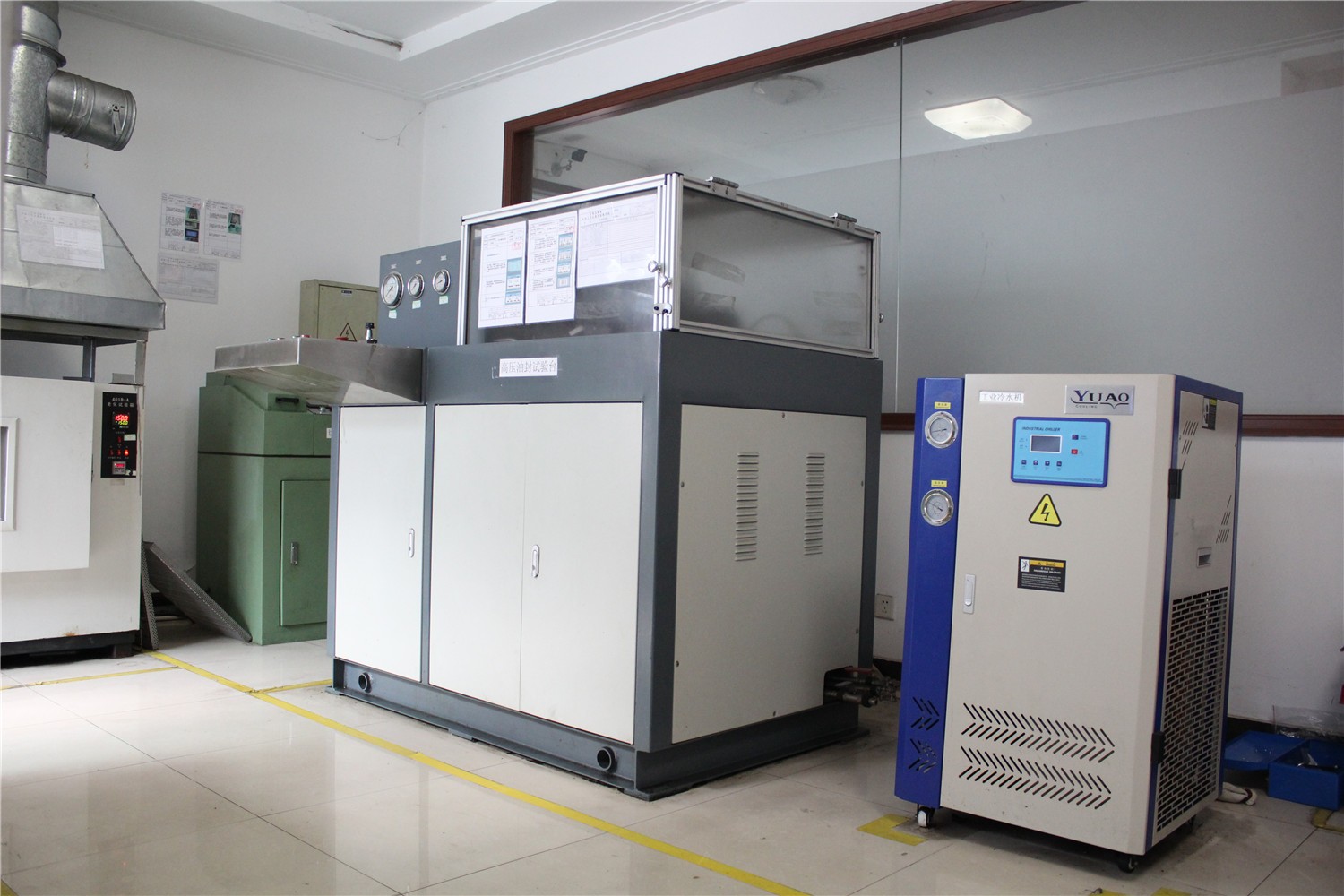 High pressure oil seal test bench